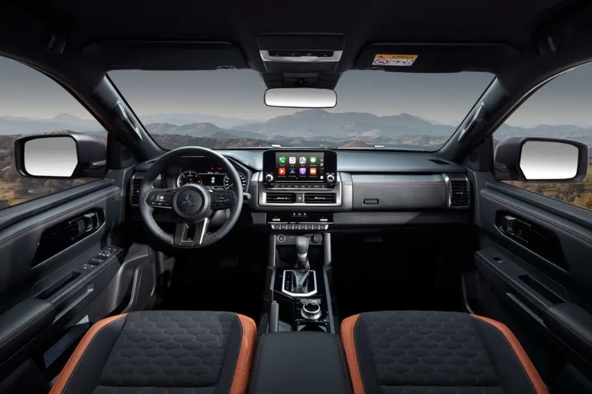mitsubishi triton interior