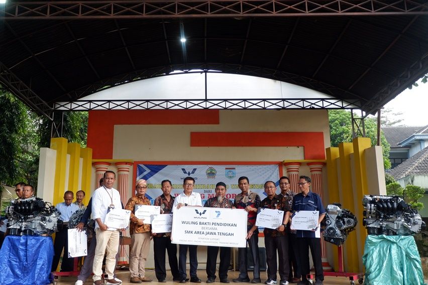 Wuling Bakti Pendidikan SMK dan Universitas Jateng-DIY