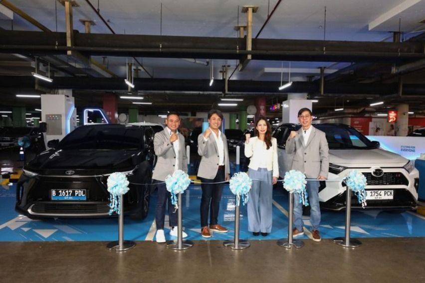 Toyota Indonesia Tambah Fasilitas Pengisian Baterai EV di Pusat Perbelanjaan