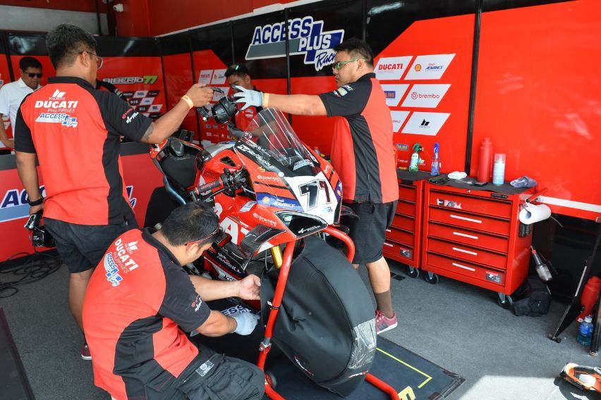 Access Plus Racing - Ducati Panigale V4