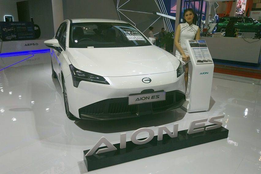 Sedan Listrik Aion ES Resmi Dipasarkan dengan Harga Rp300 Jutaan