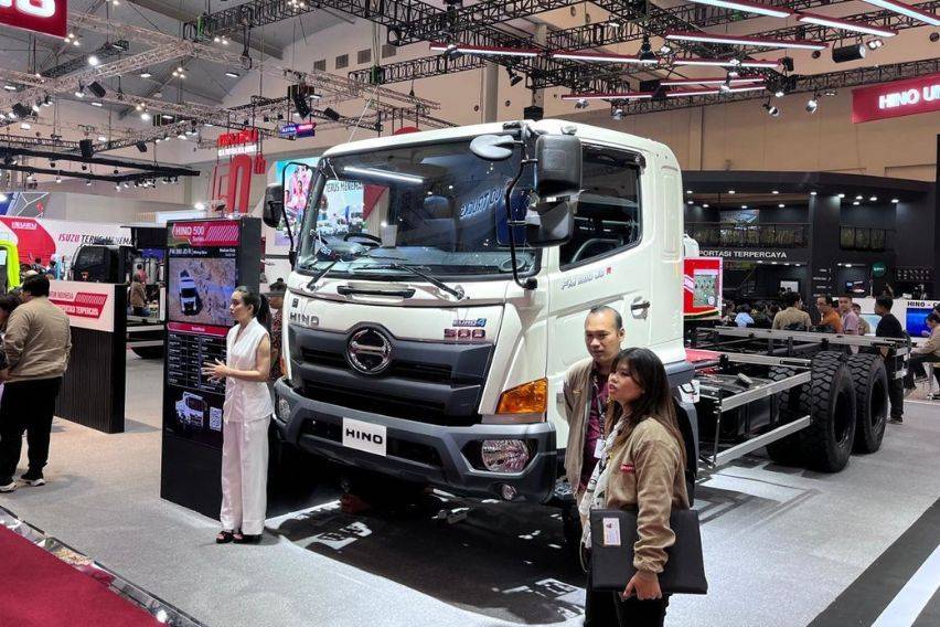 Hino Memperkenalkan Dua Model Truk Baru