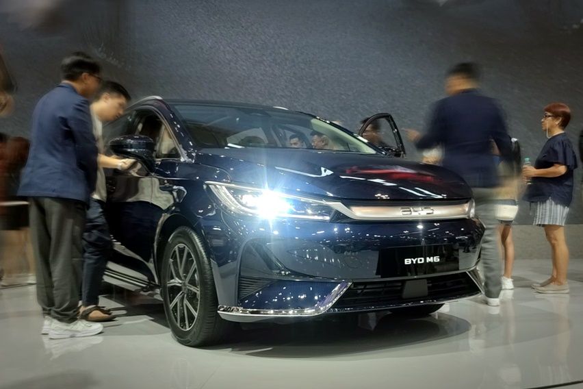 BYD M6