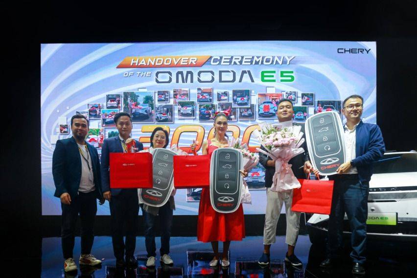 Chery Tuntaskan Penyerahan 3.000 Unit Mobil Listrik Omoda E5