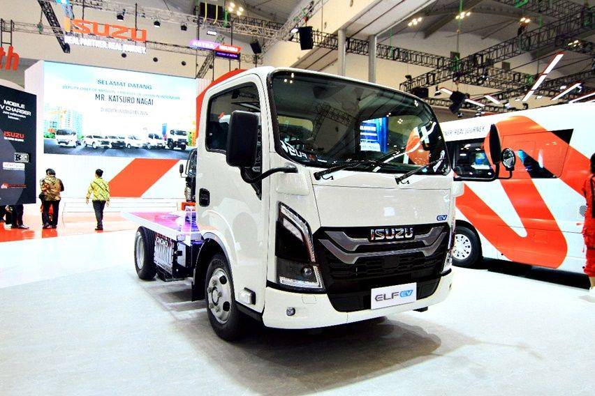 Isuzu Indonesia Pamerkan Prototipe ELF EV di GIIAS 2024