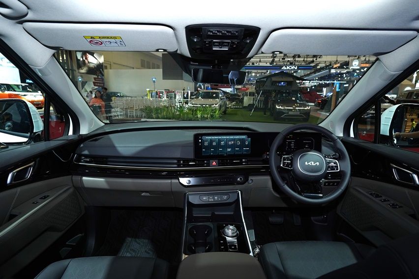 Kia Carnival Hybrid interior