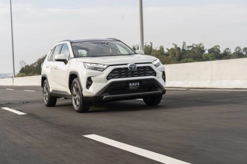 Toyota PH cuts down prices of RAV4, Alphard