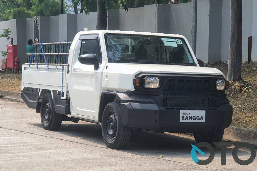 First Drive Toyota Hilux Rangga Standard MT:  Calon Bintang Kendaraan Niaga