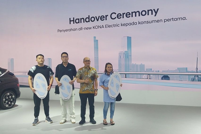 Penyerahan pertama Hyundai Kona electric ke konsumen 