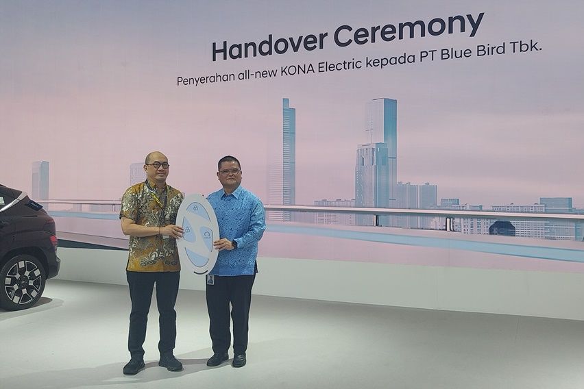 Penyerahan pertama Hyundai Kona electric ke konsumen 