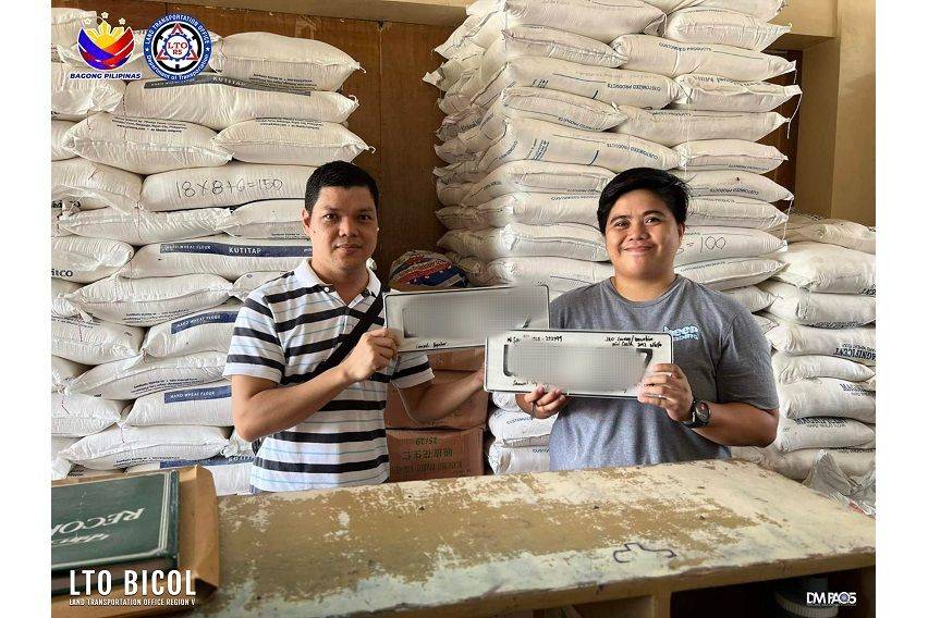 LTO delivers vehicle replacement plates to Bicolanos 