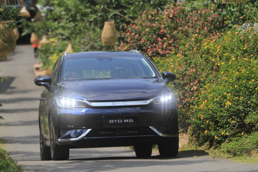 Review test drive BYD M6