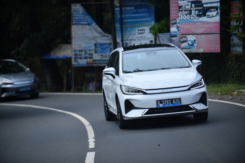 Review test drive BYD M6