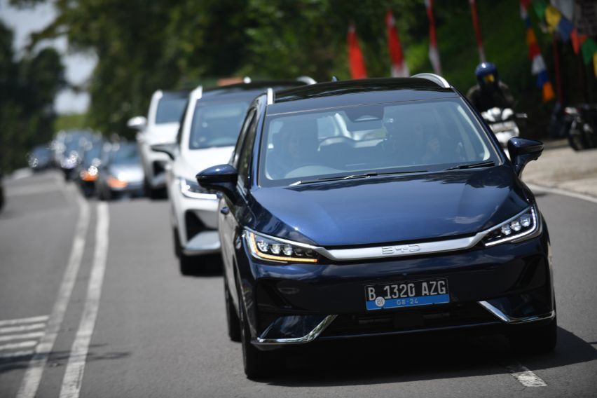 Review test drive BYD M6