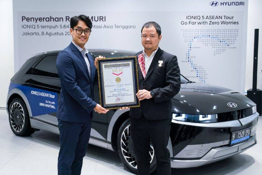 Hyundai Ioniq 5 Dapat Rekor MURI Usai Melintasi 10 Kota di ASEAN