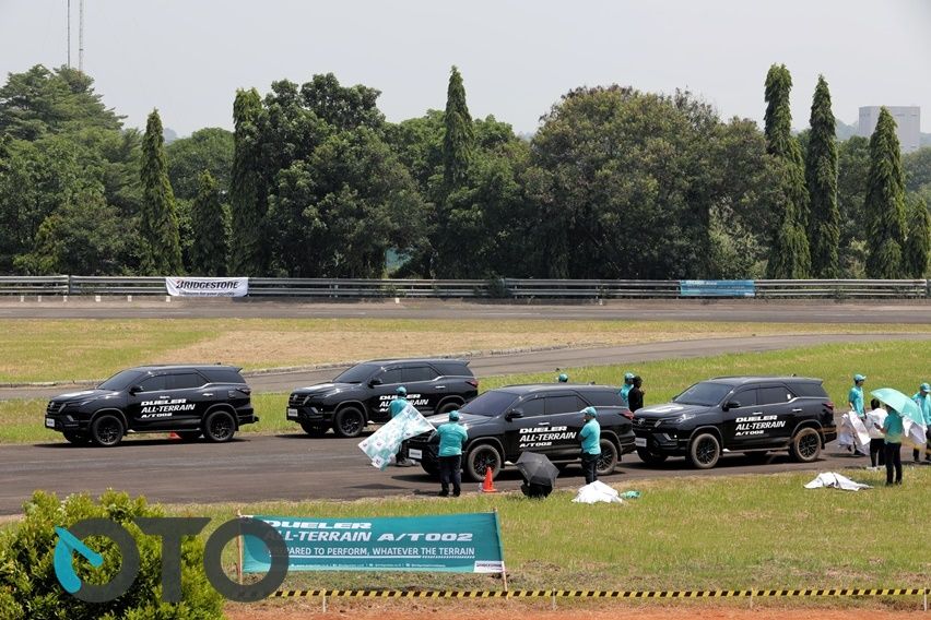 Bridgestone Dueler AT002 Fortuner