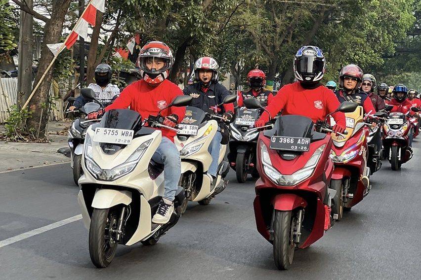 Ribuan Bikers Honda PCX Lakukan Convoy Merdeka di 28 Kota Besar