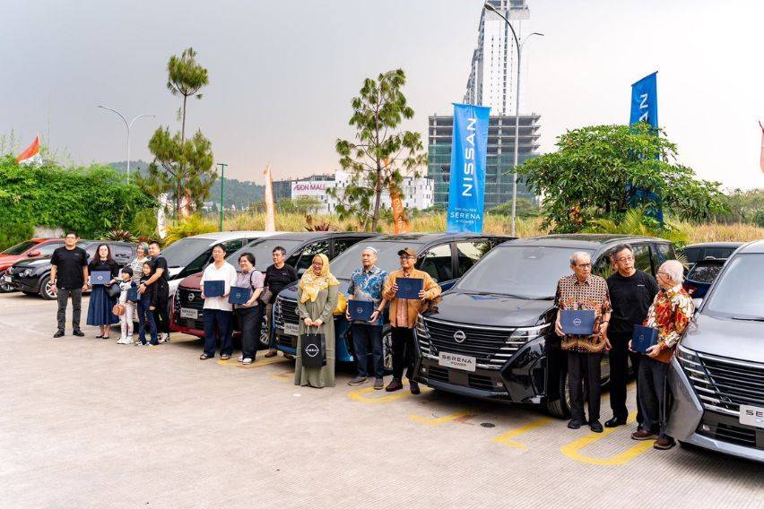 Nissan Serahkan All New Nissan Serena e-Power ke Konsumen