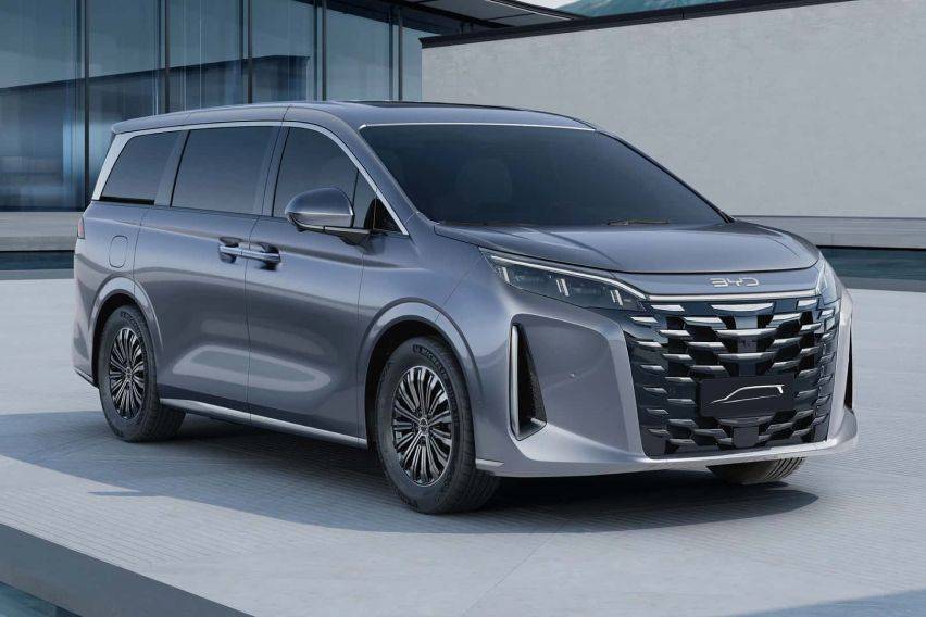 Meet BYD Xia, a plug-in hybrid Chinese MPV for large families