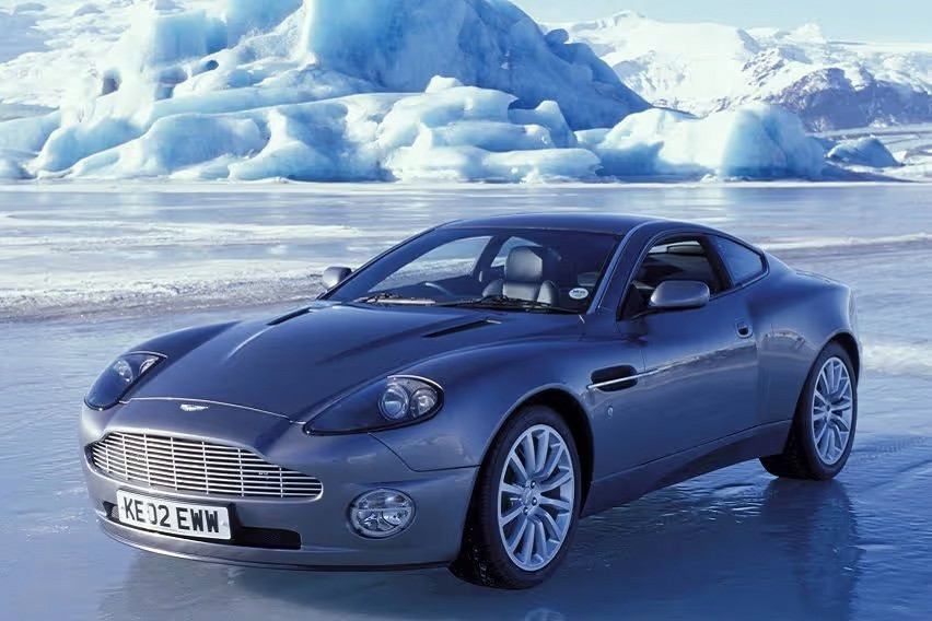รถ Aston Martin Vanquish ของ Bond จะถูกประมูล