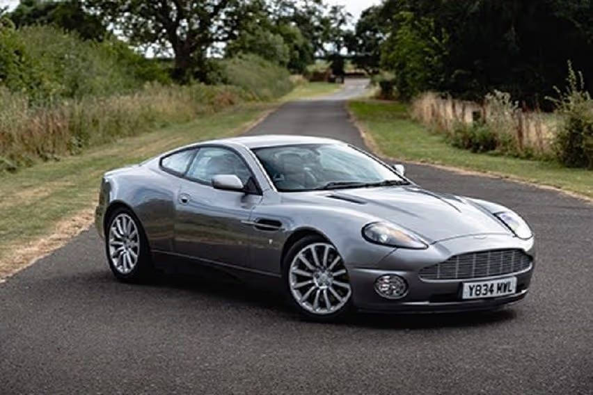 รถ Aston Martin Vanquish ของ Bond จะถูกประมูล