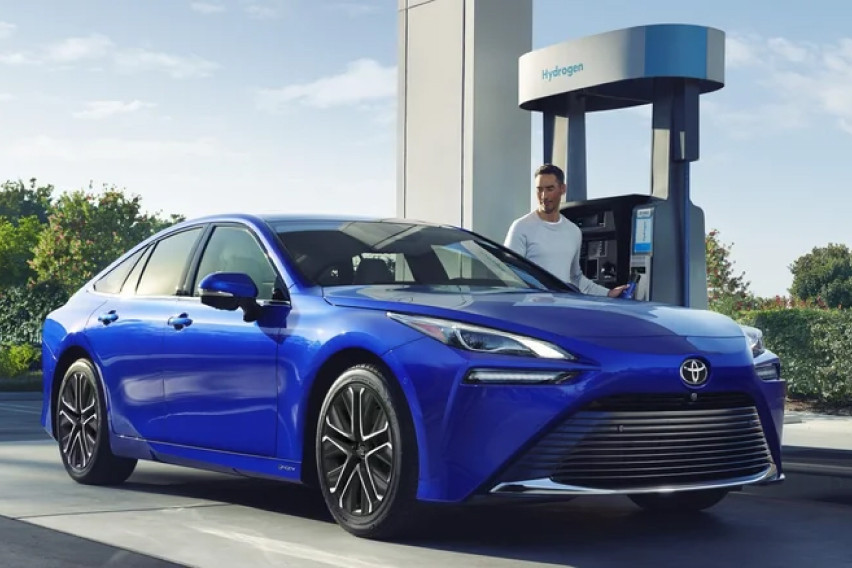 hydrogen-powered Mirai 