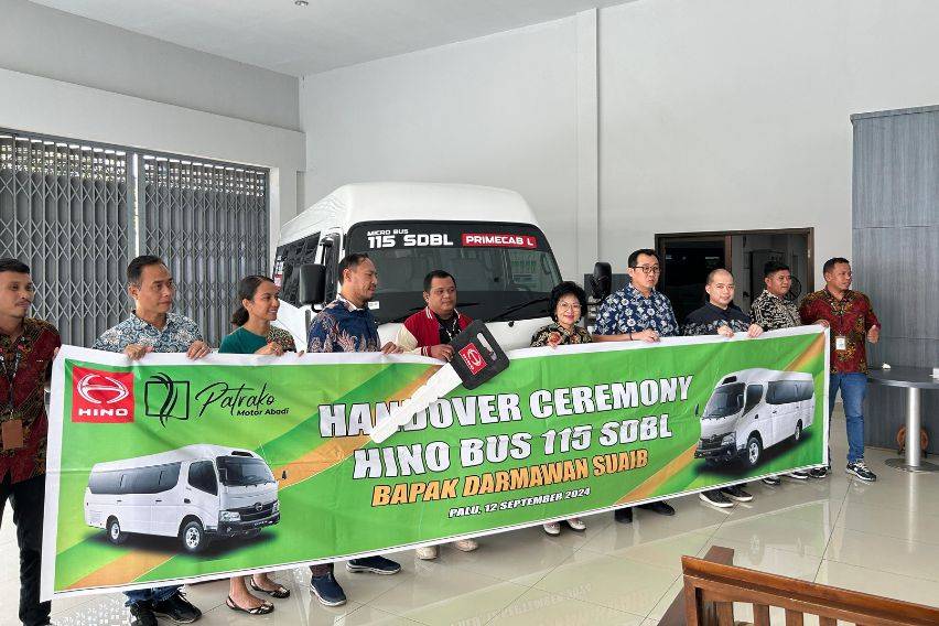 Hino Serahkan 115 SDBL Prime Cab L untuk Konsumen di Sulawesi Tengah