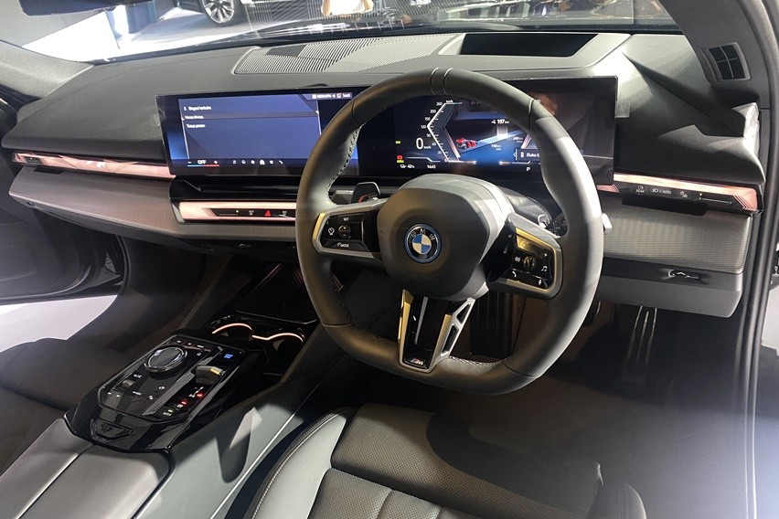 BMW i5 Touring interior