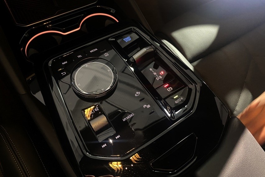 BMW i5 Touring transmisi