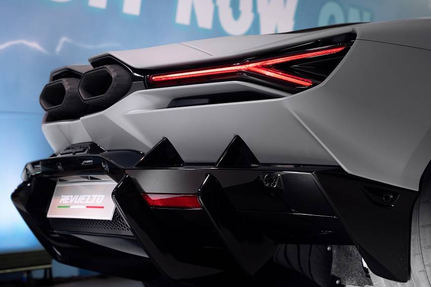 Lamborghini Revuelto in PH
