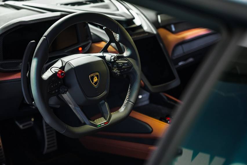 Lamborghini Revuelto in PH