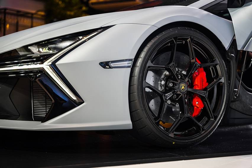Lamborghini Revuelto in PH