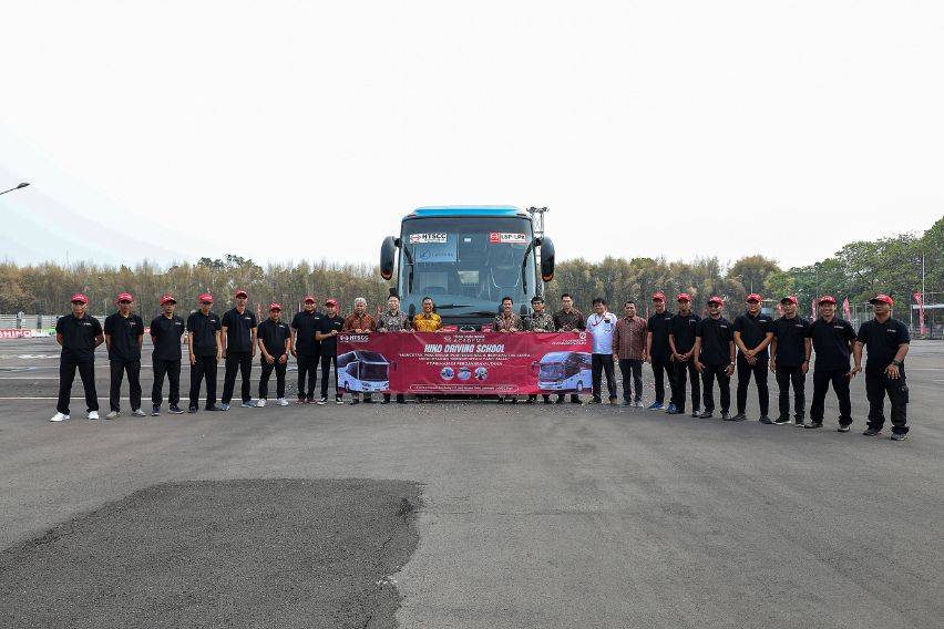 Hino Driving School Digelar Perdana, Cetak Pengemudi Andal dan Profesional