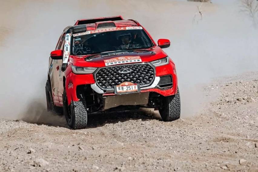 Chery Tiggo 8 Versi Reli Unjuk Kemampuan di Taklimakan Rally 2024 