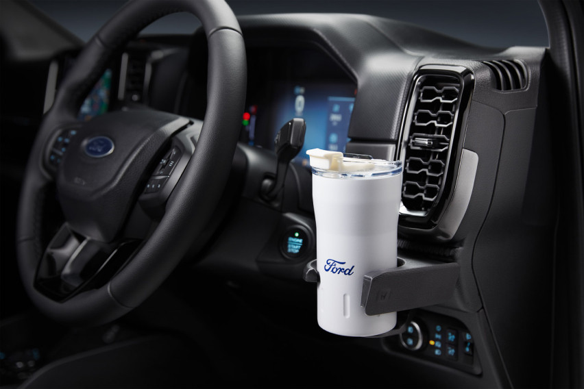 Ranger XLT Plus Special Edition - Pull-out Cup Holder