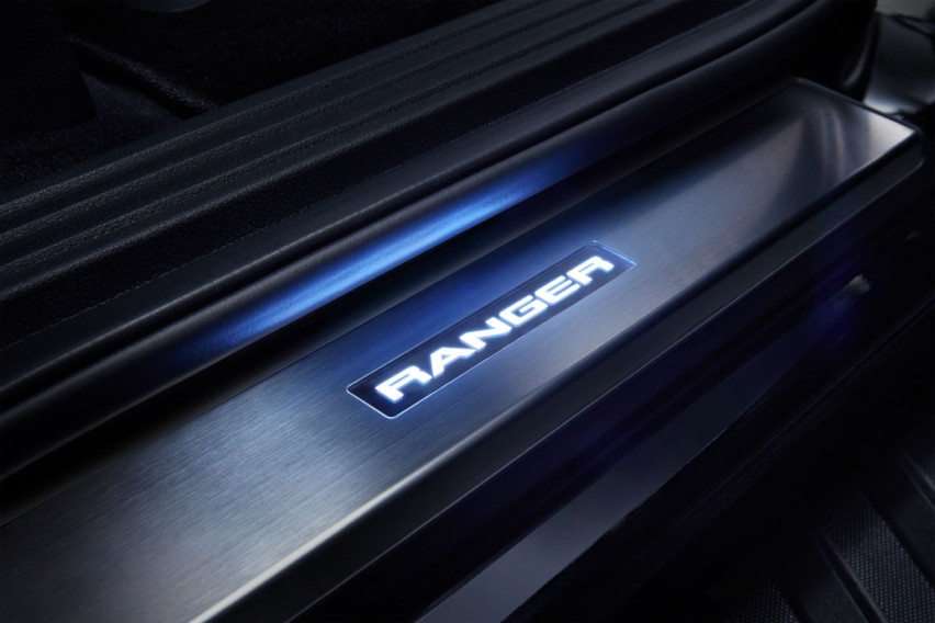 Ranger XLT Plus Special Edition - LED Ranger Scuff Plate