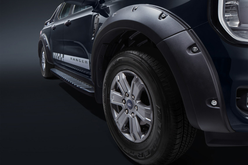 Ranger XLT Plus Special Edition -Matte Black Fender Flares