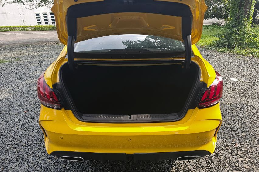 MG GT's trunk 