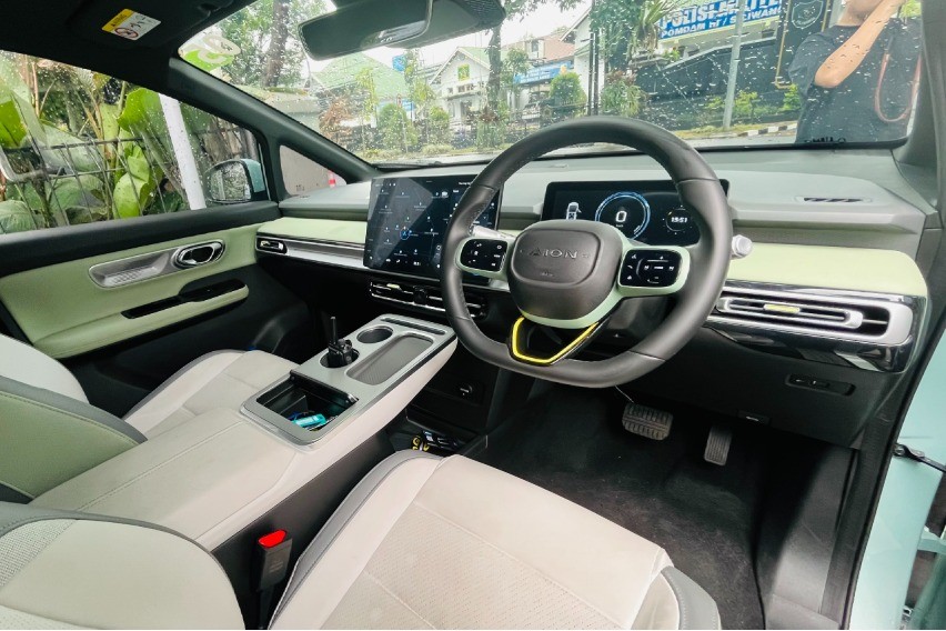 AION Y Plus interior