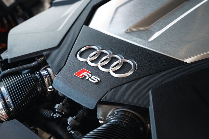 The Audi RS 6 Avant GT's V8 engine