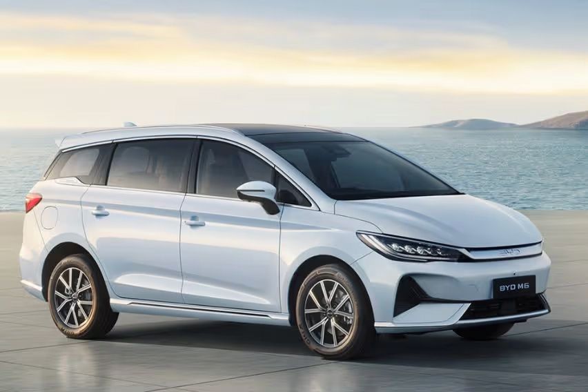 BYD M6