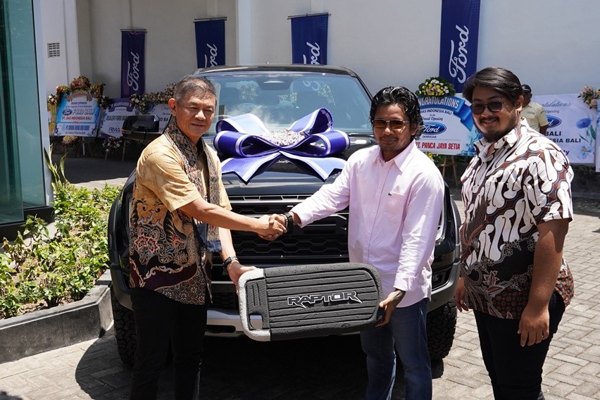 Pembukaan dealer ford