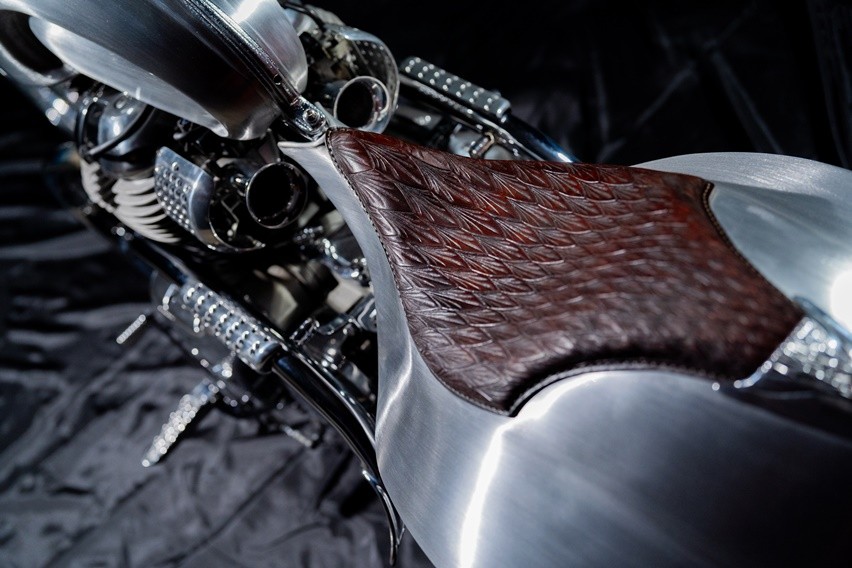 Super Meteor 650 AMS Garage