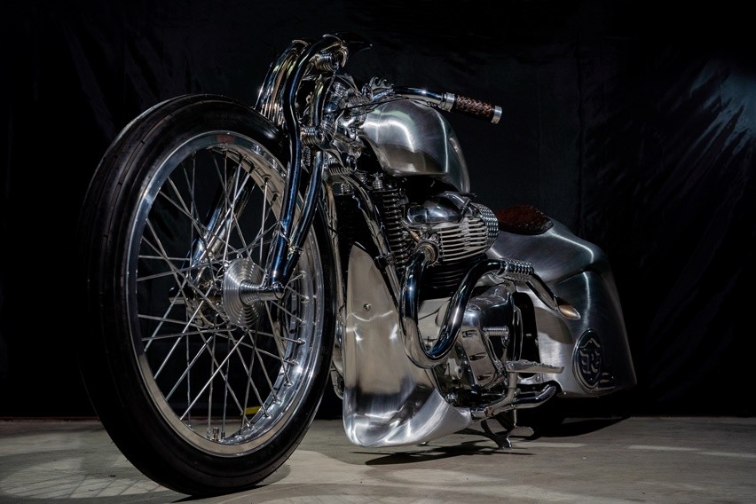 Super Meteor 650 AMS Garage