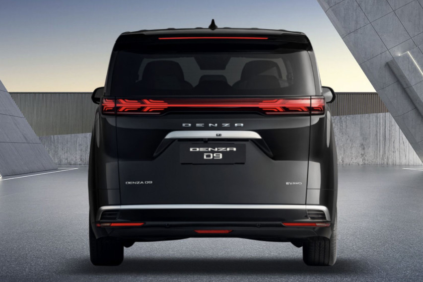 Denza D9 rear profile