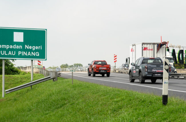 Isuzu D-Max rear view Dura miles challenge