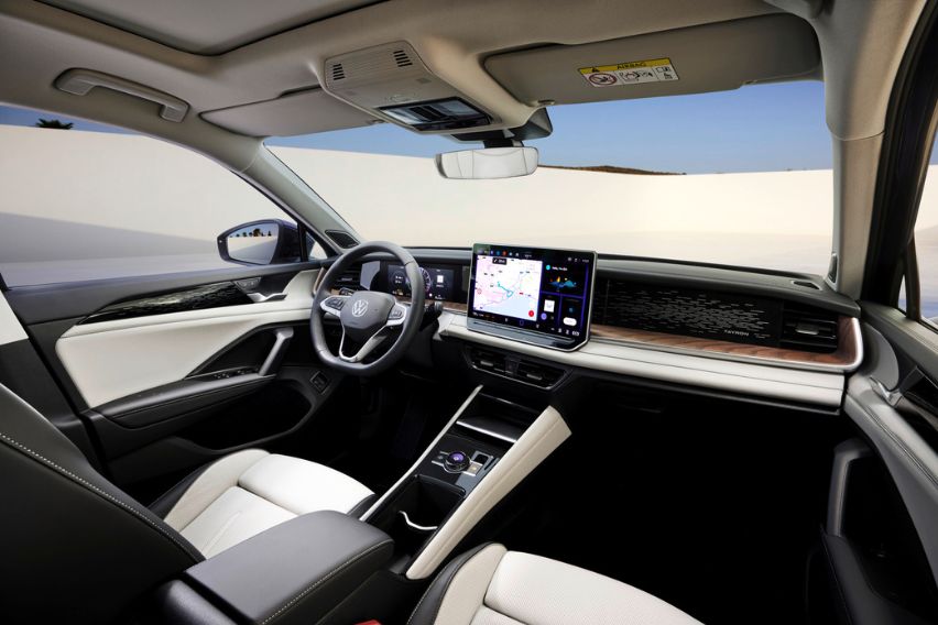 Volkswagen Tayron front cabin from an angle