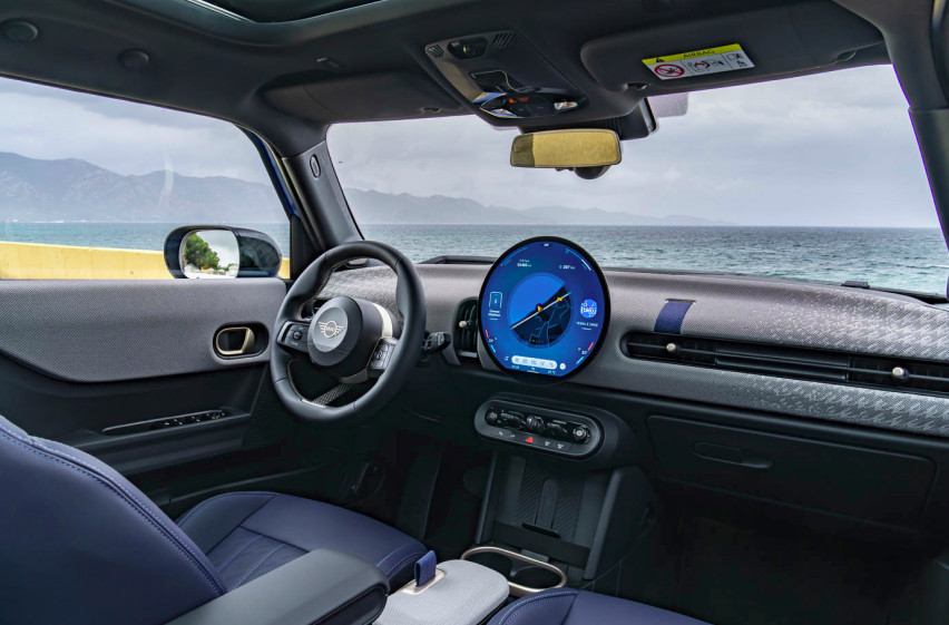 new MINI Cooper S 5-Door cabin