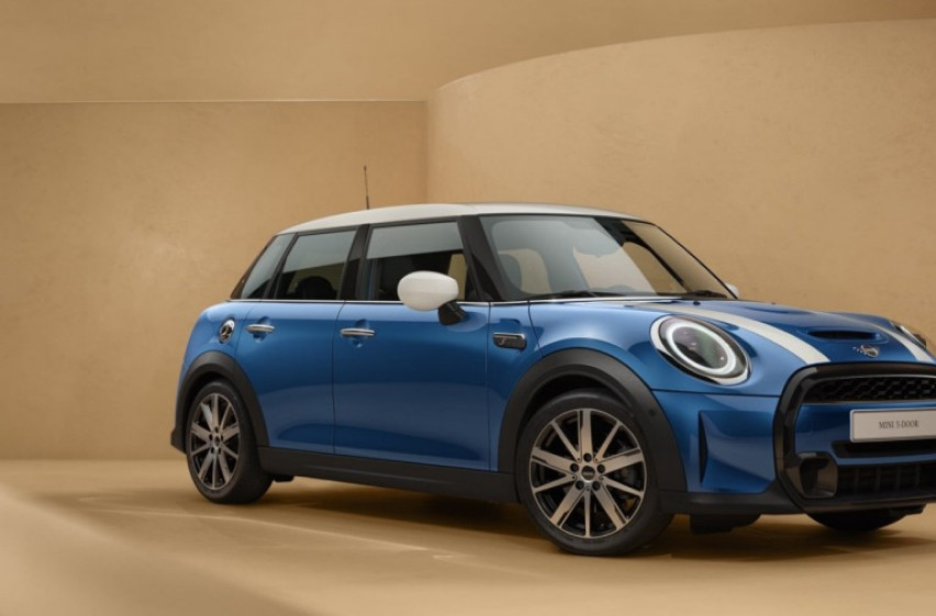 new MINI Cooper S 5-Door PREVIEWED