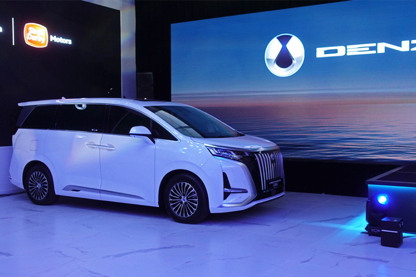 Denza D9 side profile